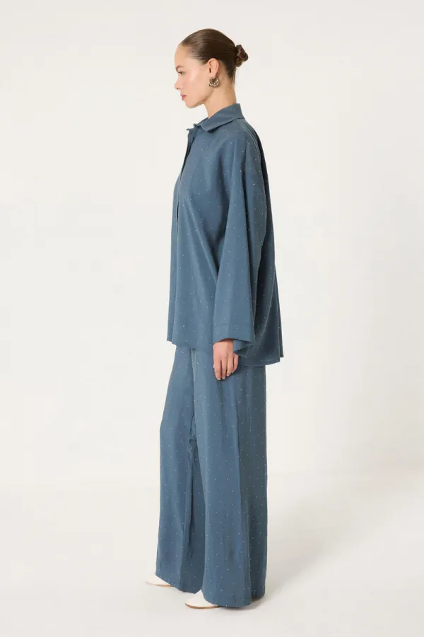 ENSEMBLE CHEMISE ET PANTALON EN MODAL ORNÉ DE PIERRES ENSEMBLE CHEMISE ET PANTALON EN MODAL ORNÉ DE PIERRES