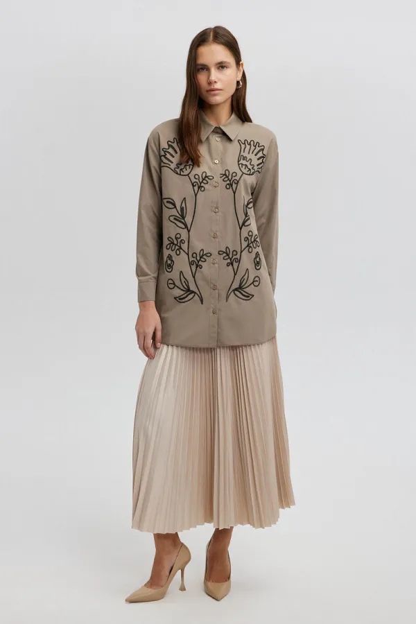 SHIRT WITH CONTRAST EMBROIDERY