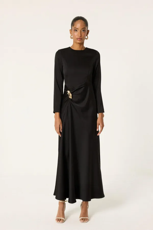 SATIN DRESS WITH BROOCH DETAIL SATIN DRESS WITH BROOCH DETAIL