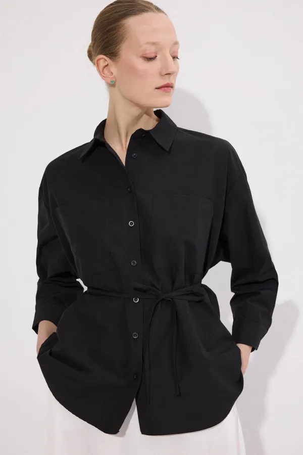 CHEMISE FINE À CEINTURE ET POCHES