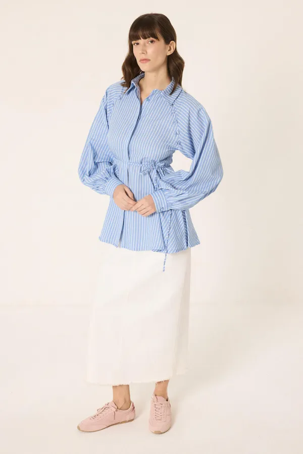 CHEMISE À RAYURES AVEC DÉTAILS DE BOUTONS