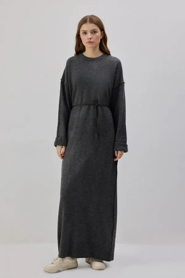 ROBE MAXI EN MAILLE AVEC CEINTURE
