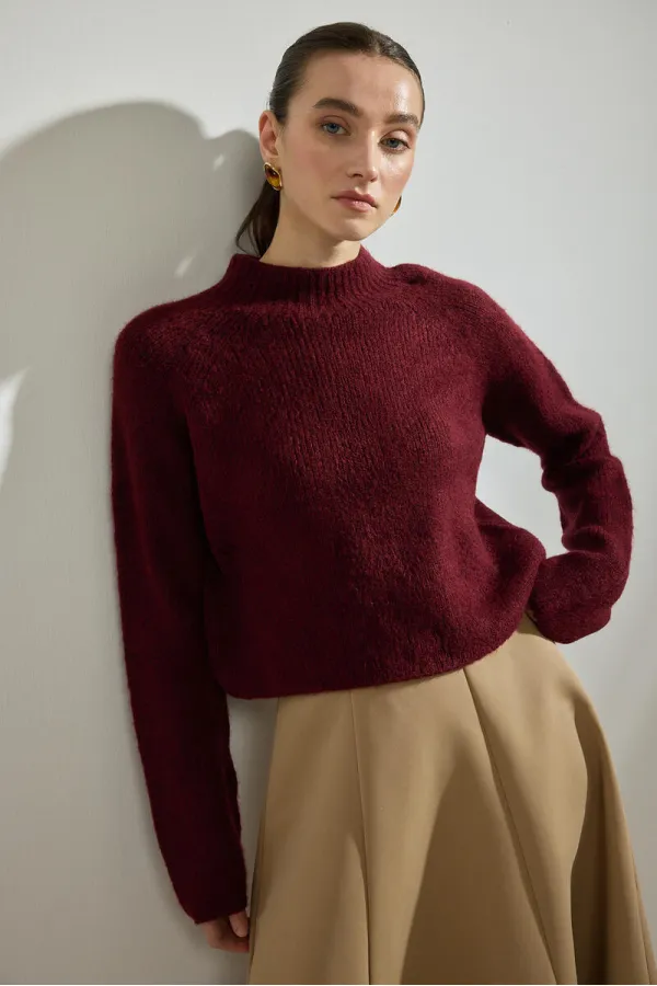 DİK YAKA KISA TRİKO KAZAK