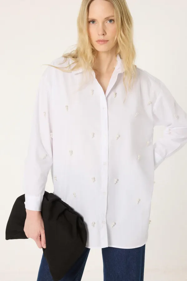 İNCİ DETAYLI POPLİN GÖMLEK