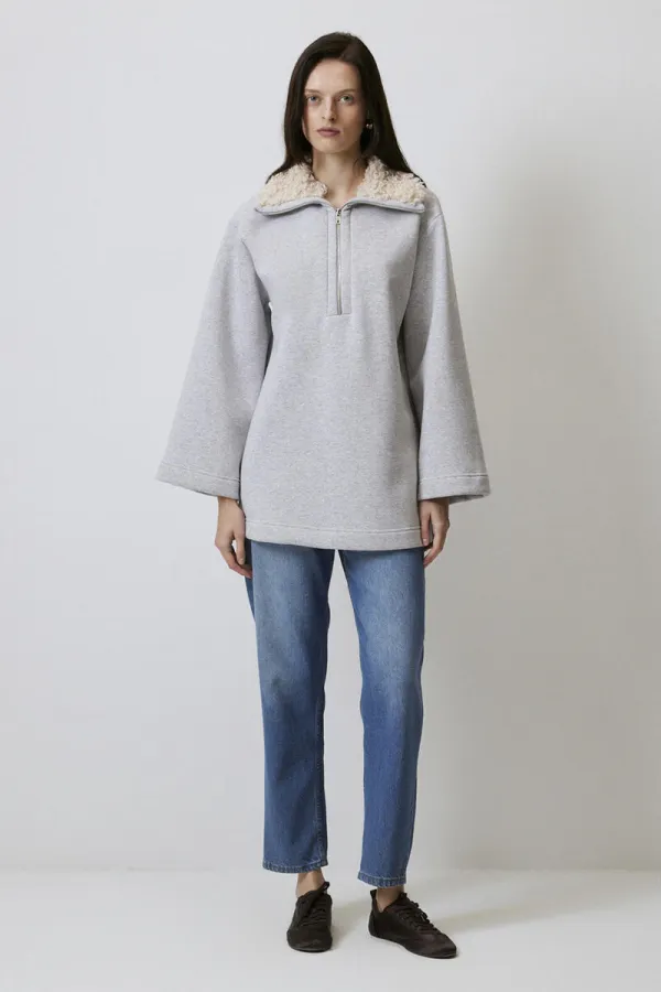 FUR-COLLARED SWEATSHIRT