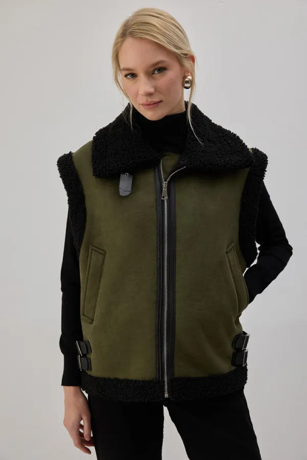 PELUŞ DETAYLI FERMUARLI YELEK