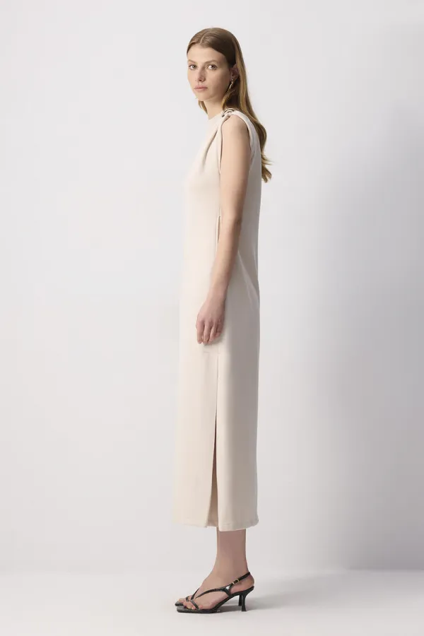 METAL AKSESUAR DETAYLI ELBİSE