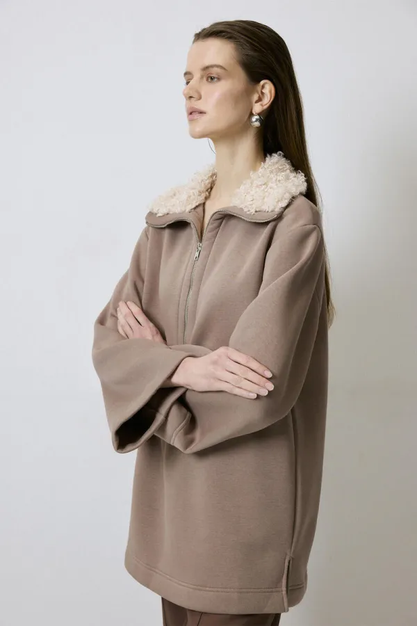 FUR-COLLARED SWEATSHIRT