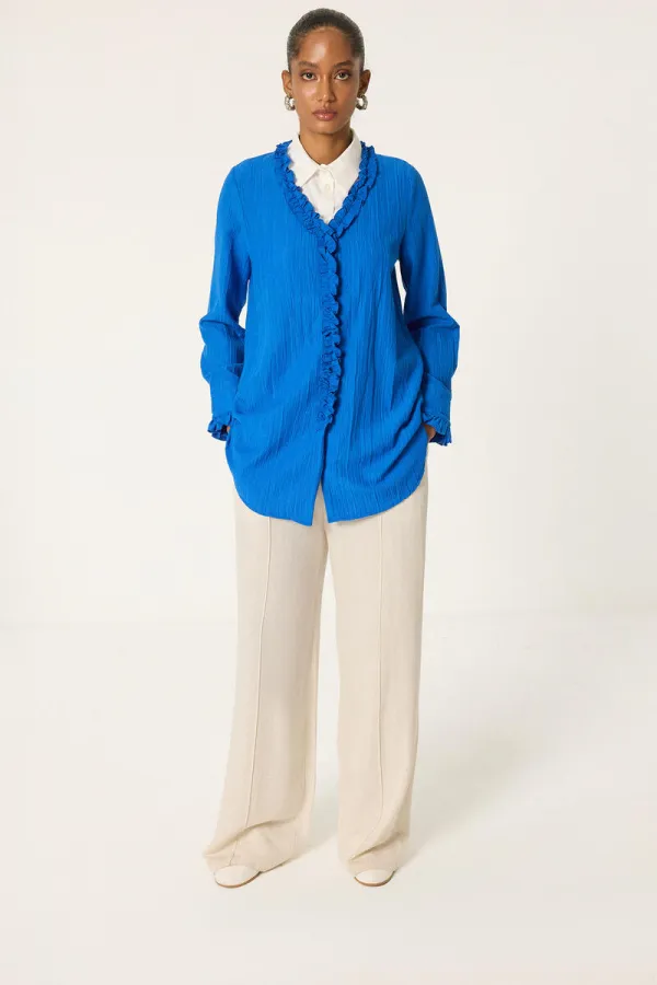 CLEAVAGE COVERING SHIRT COLLAR