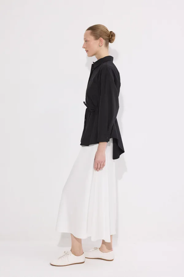 CHEMISE FINE À CEINTURE ET POCHES