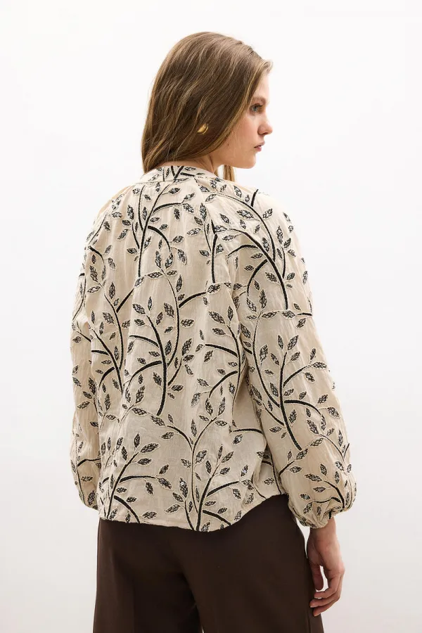 CHEMISE BRODÉE À NŒUD SUR LE DEVANT