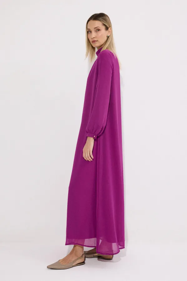 ROBE EN CHIFFON À COL MONTANT