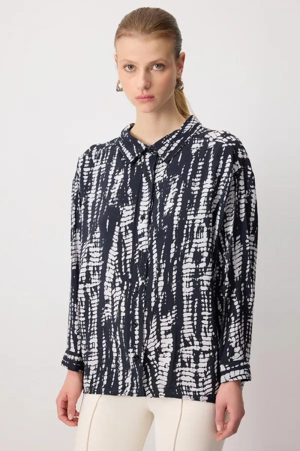 CHEMISE EN VISCOSE À MOTIFS CHEMISE EN VISCOSE À MOTIFS