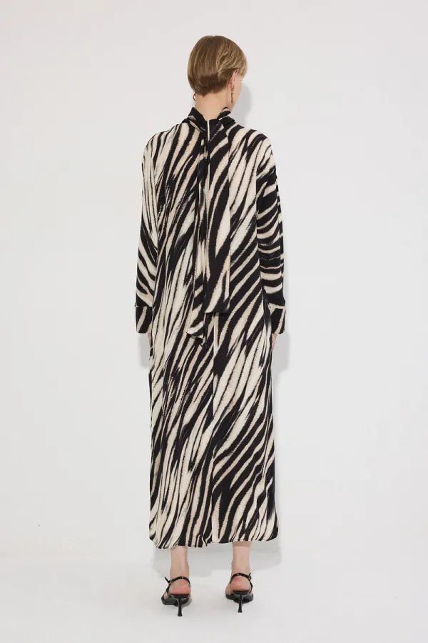 ROBE À MOTIFS ABSTRAITS