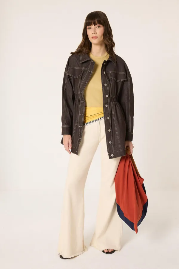 VESTE EN JEAN AVEC DÉTAILS DE SURPIQÛRES