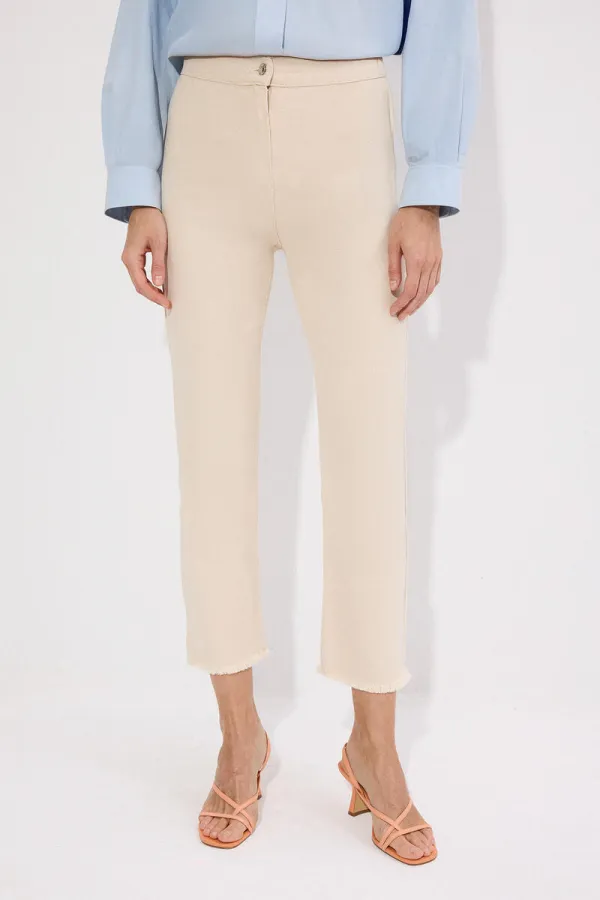 PANTALON EN JEAN À OURLET À FRANGES