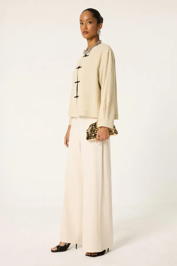 CONTRAST BUTTONED JACKET