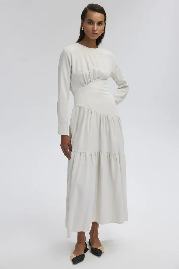 ROBE EN LIN À COUCHES ASYMÉTRIQUES