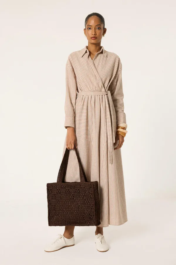 BELİ KUŞAKLI ÇİZGİLİ KETEN ELBİSE