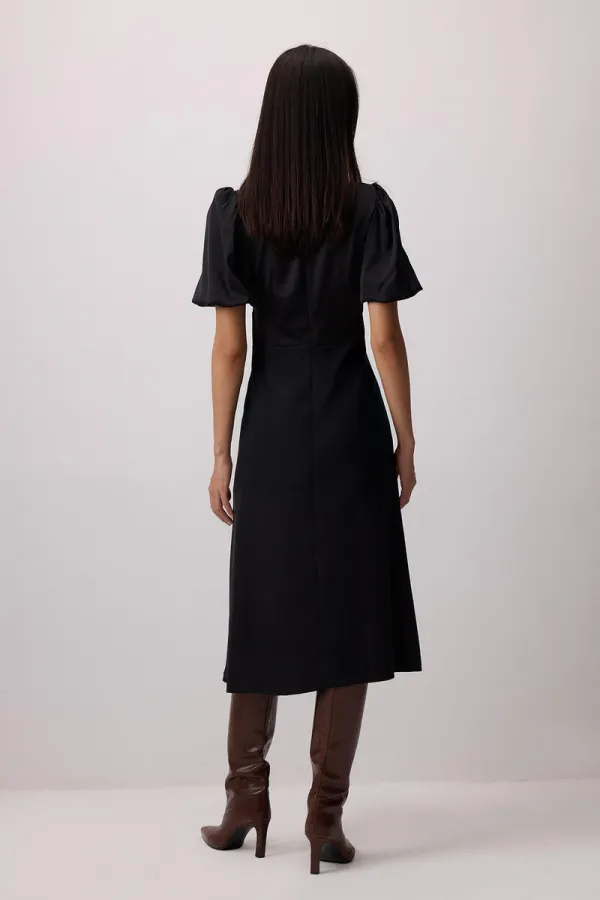 OMUZ BÜZGÜLÜ KISA KOLLU ELBİSE