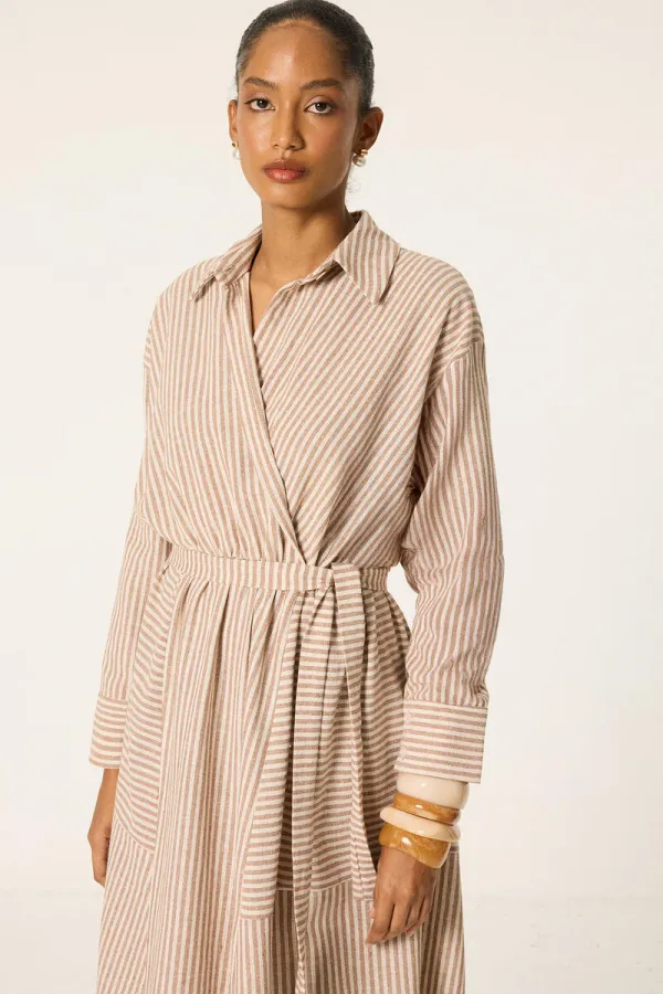 BELİ KUŞAKLI ÇİZGİLİ KETEN ELBİSE