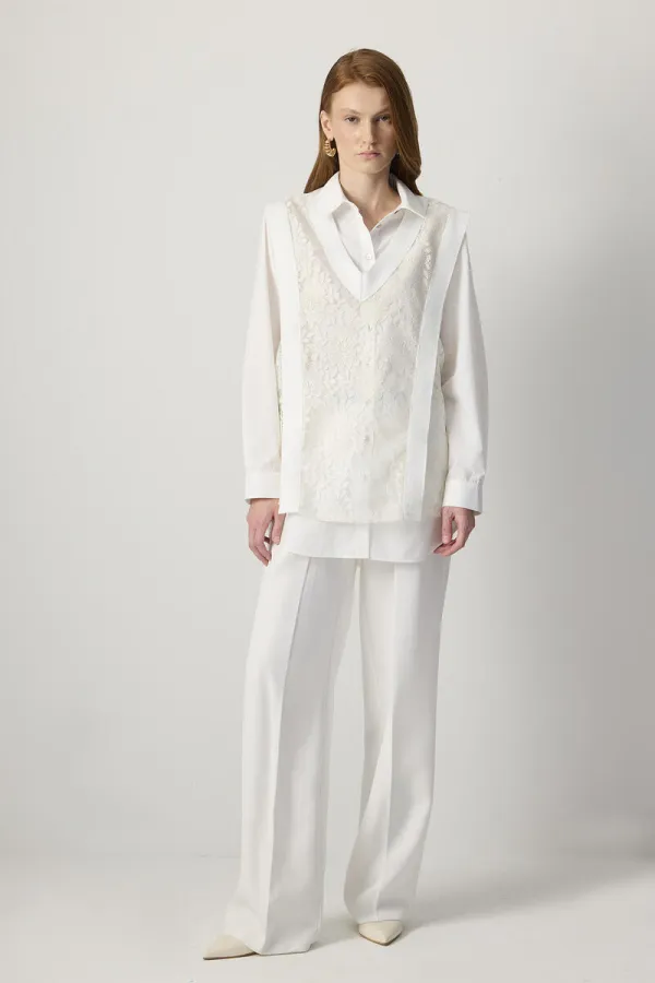 Tunique à col en V et à volants en dentelle