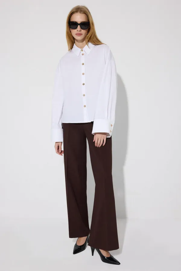 CHEMISE À MANCHONS DORÉS ET BOUTONS DORÉS