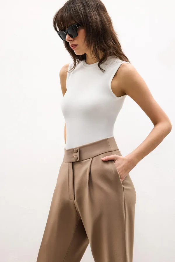 body à col de vélo et boutons-pression