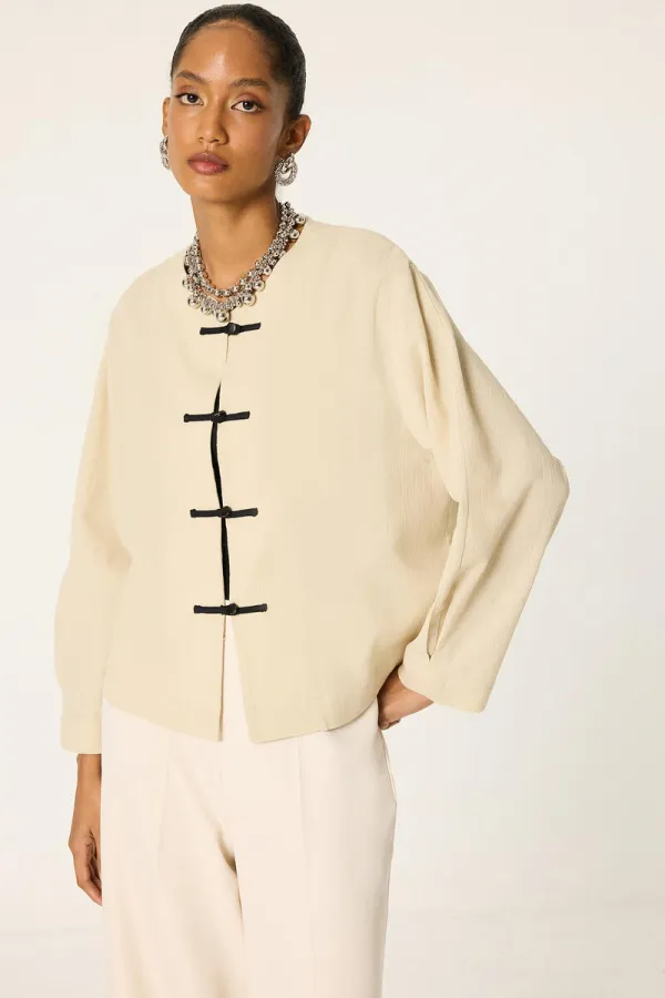 CONTRAST BUTTONED JACKET