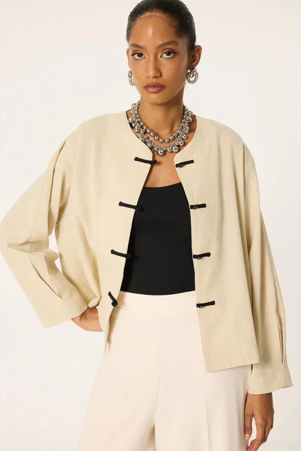 CONTRAST BUTTONED JACKET