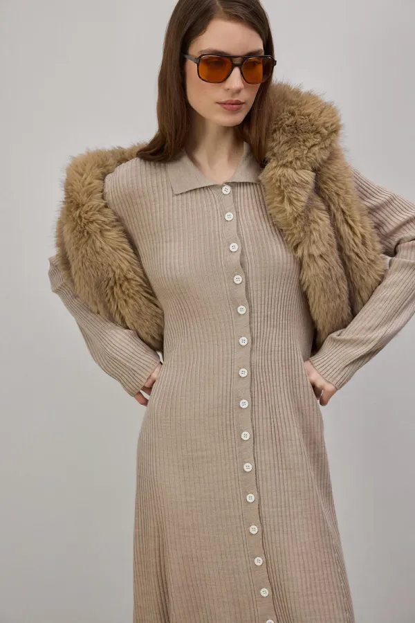 GÖMLEK YAKA DÜĞMELİ TRİKO ELBİSE