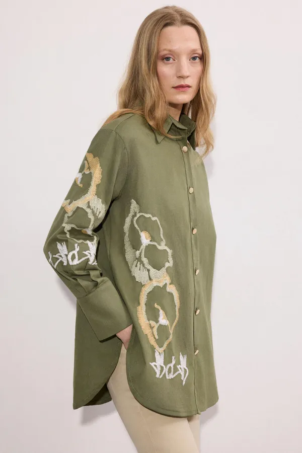 CHEMISE EN GABARDINE BRODÉE