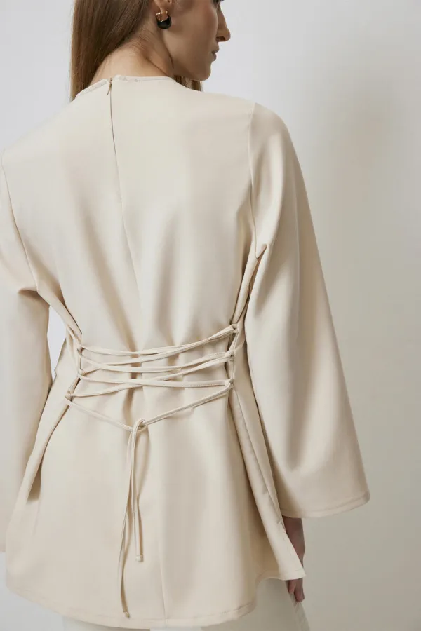 ÇAPRAZ BAĞLAMALI DETAYLI KREP BLUZ