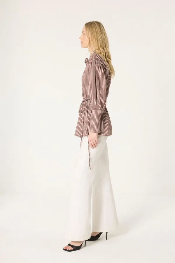 CHEMISE À RAYURES AVEC DÉTAILS DE ROSE