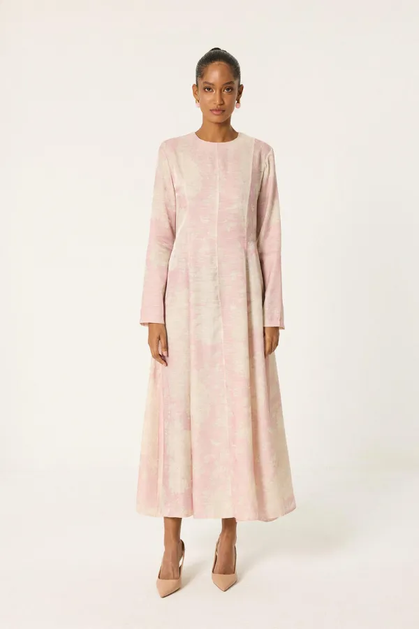 ROBE À MOTIFS AVEC CEINTURES À RENFORT ROBE À MOTIFS AVEC CEINTURES À RENFORT