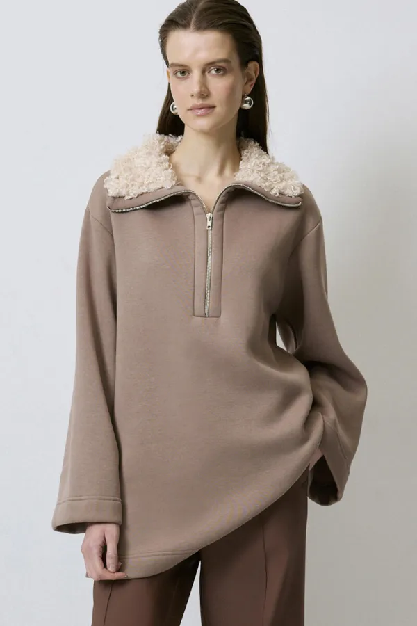 FUR-COLLARED SWEATSHIRT