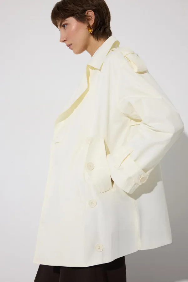 DOUBLE-BREASTED SHORT TRENCH COAT DOUBLE-BREASTED SHORT TRENCH COAT