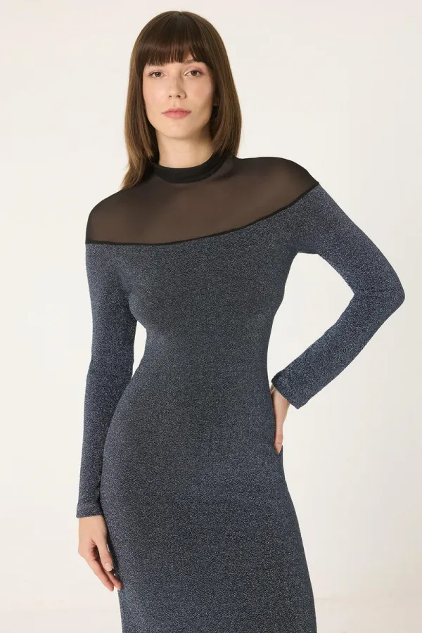 ROBE À MANCHES LONGUES AVEC DÉTAILS À PAILLETTES