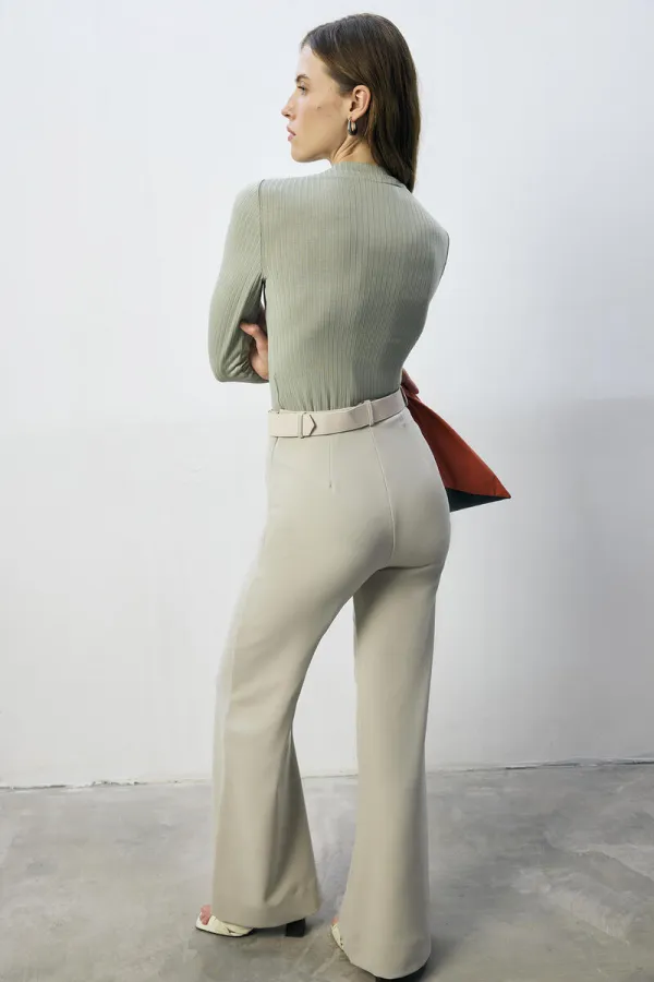 HAFİF DİK YAKA ÇITÇITLI BODY