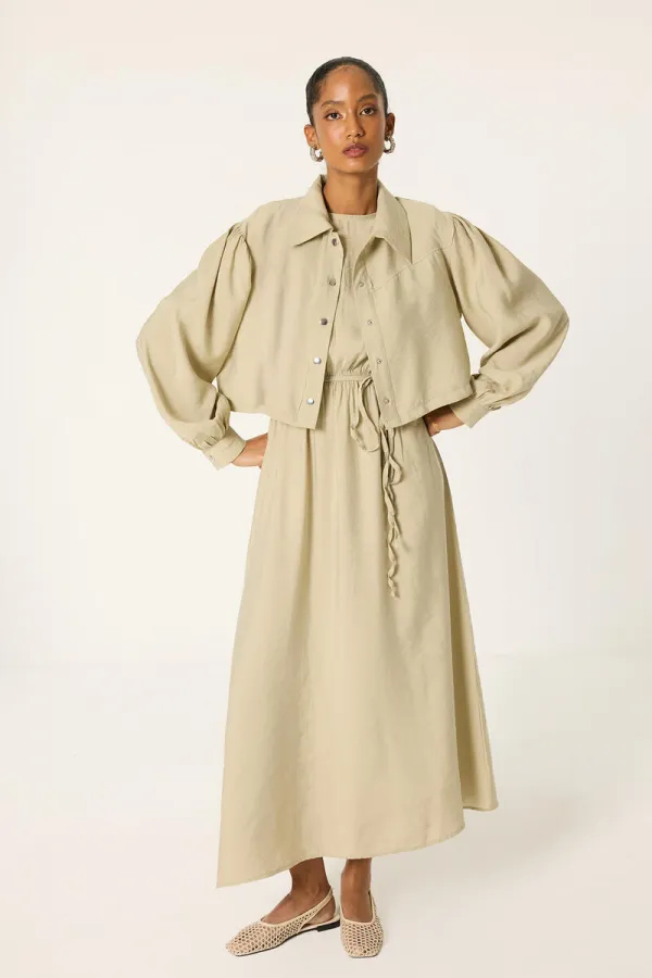 ROBE VESTE COURTE À TAILLE FRESSÉE