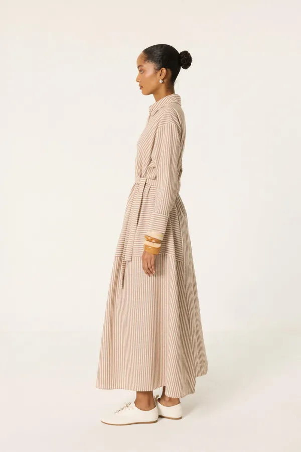 BELİ KUŞAKLI ÇİZGİLİ KETEN ELBİSE