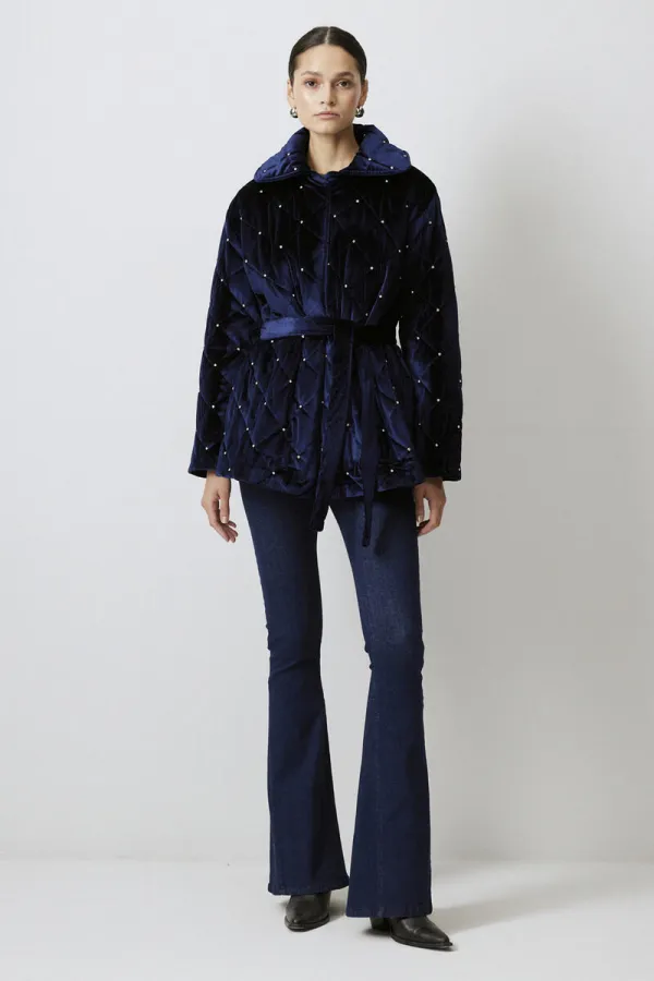 MANTEAU MATELASSÉ AVEC DÉTAILS EN PIERRE