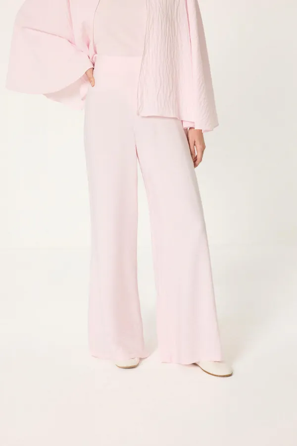 ENSEMBLE CHEMISE À CAPE ET PANTALON À JAMBES LARGES