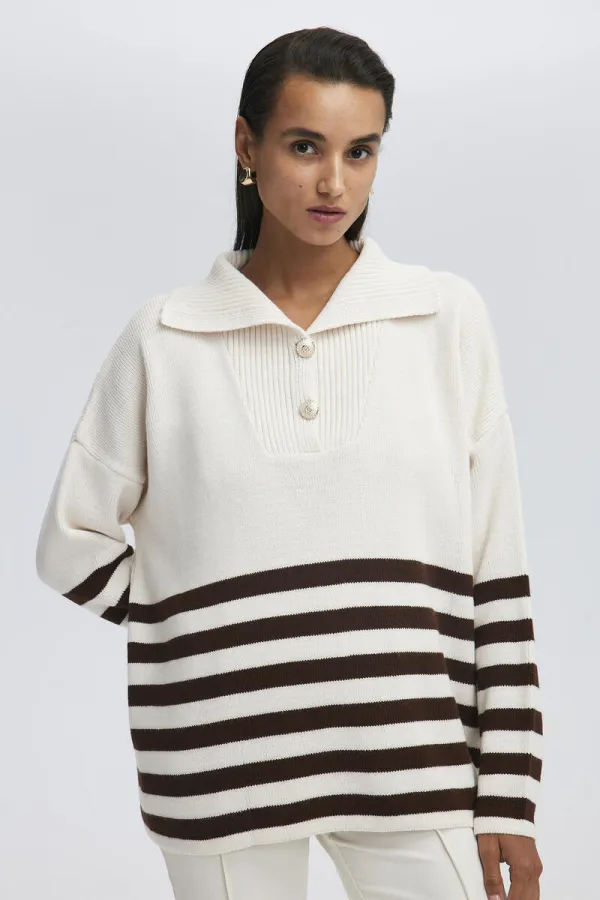 DÜĞME DETAYLI ÇİZGİLİ KAZAK