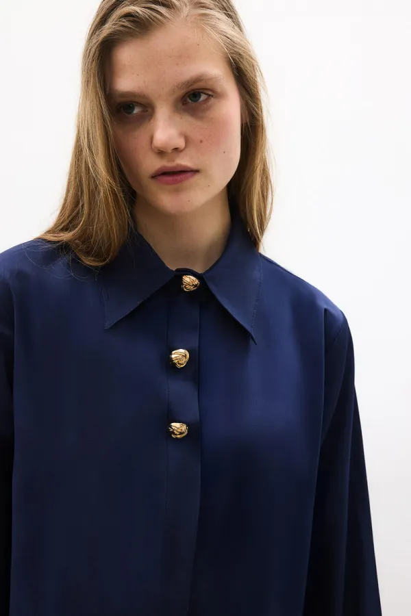 CHEMISE COURTE À BOUTONS DORÉS