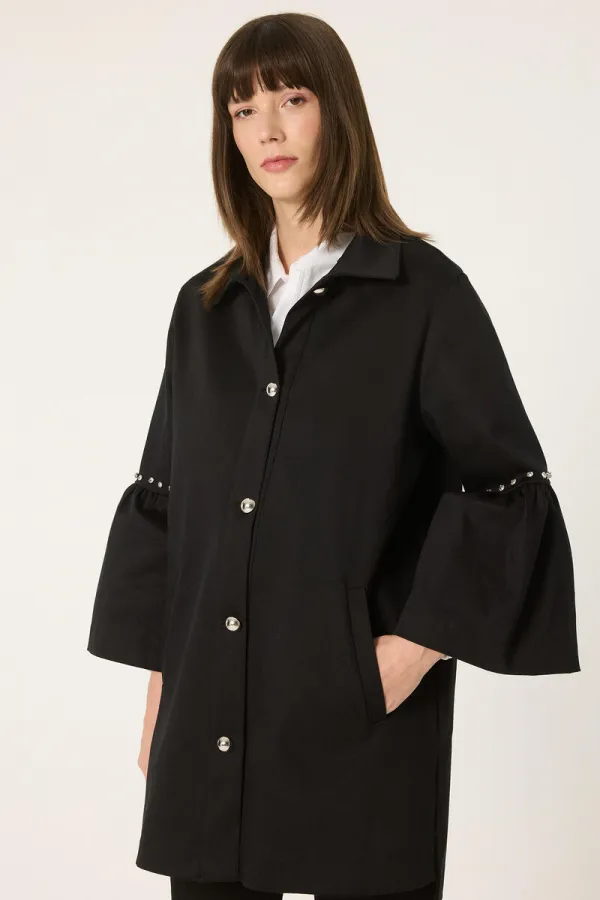 Veste en gabardine avec manches ornées de pierres