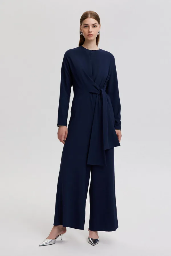 CREPE JUMPSUIT WITH TIE-DETAIL CREPE JUMPSUIT WITH TIE-DETAIL