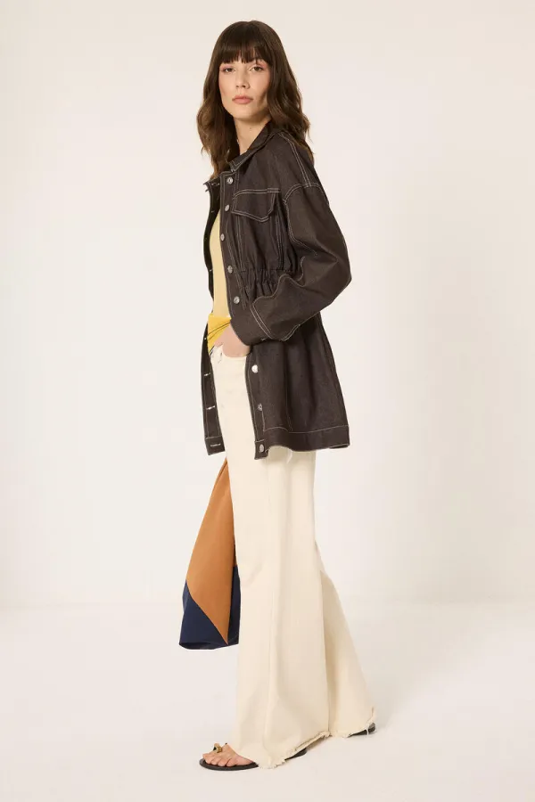 VESTE EN JEAN AVEC DÉTAILS DE SURPIQÛRES