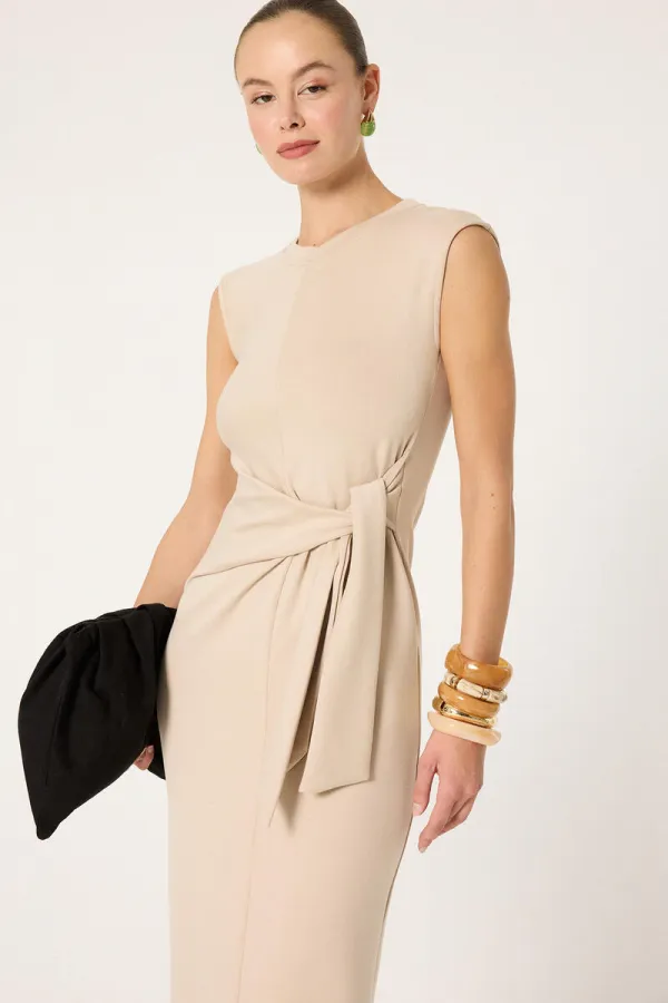 BAĞLAMALI KOLSUZ ELBİSE