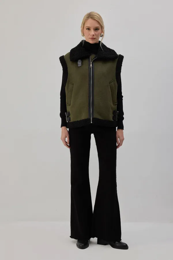 PELUŞ DETAYLI FERMUARLI YELEK